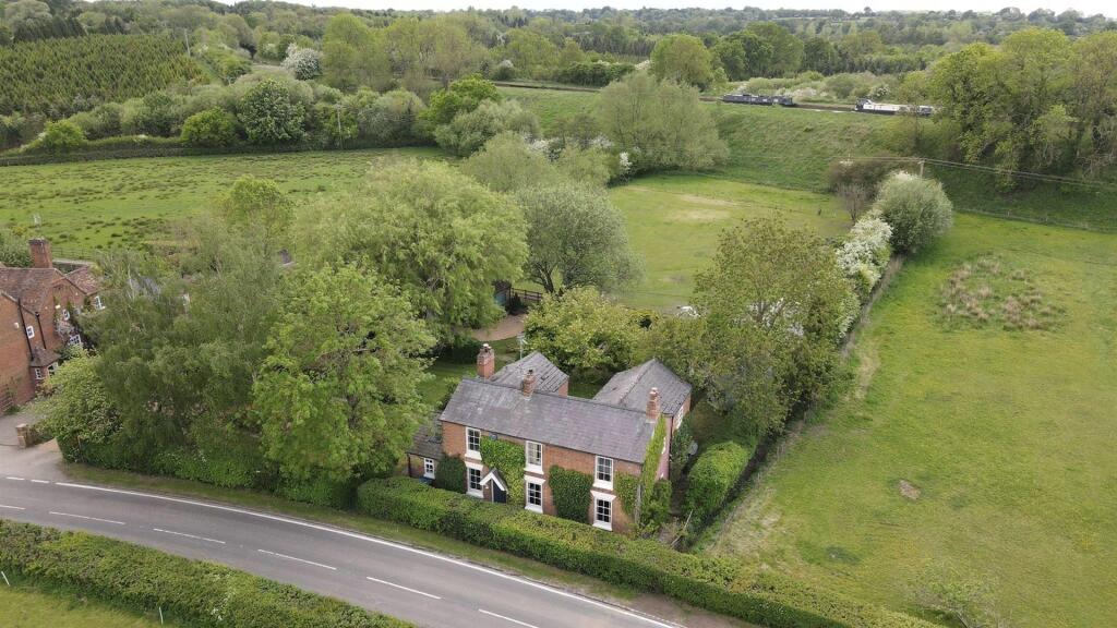 Main image of property: Old Warwick Road, Rowington, Nr. Warwick