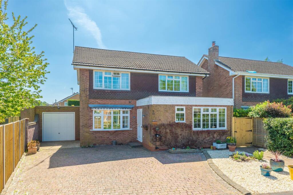 Main image of property: Oakdene Close, Claverdon, Warwick