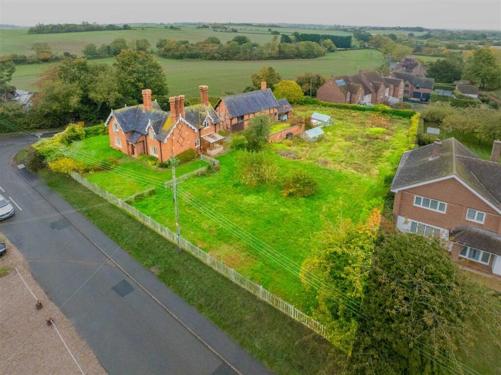 Main image of property: Park Lane, Snitterfield, Nr. Stratford-Upon-Avon
