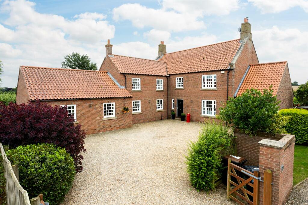 5 bedroom house for sale in Manor Chase, Long Marston, York, YO26