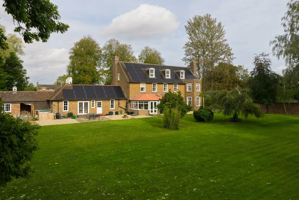 6 bedroom detached house for sale in Montgomery House, Montgomery