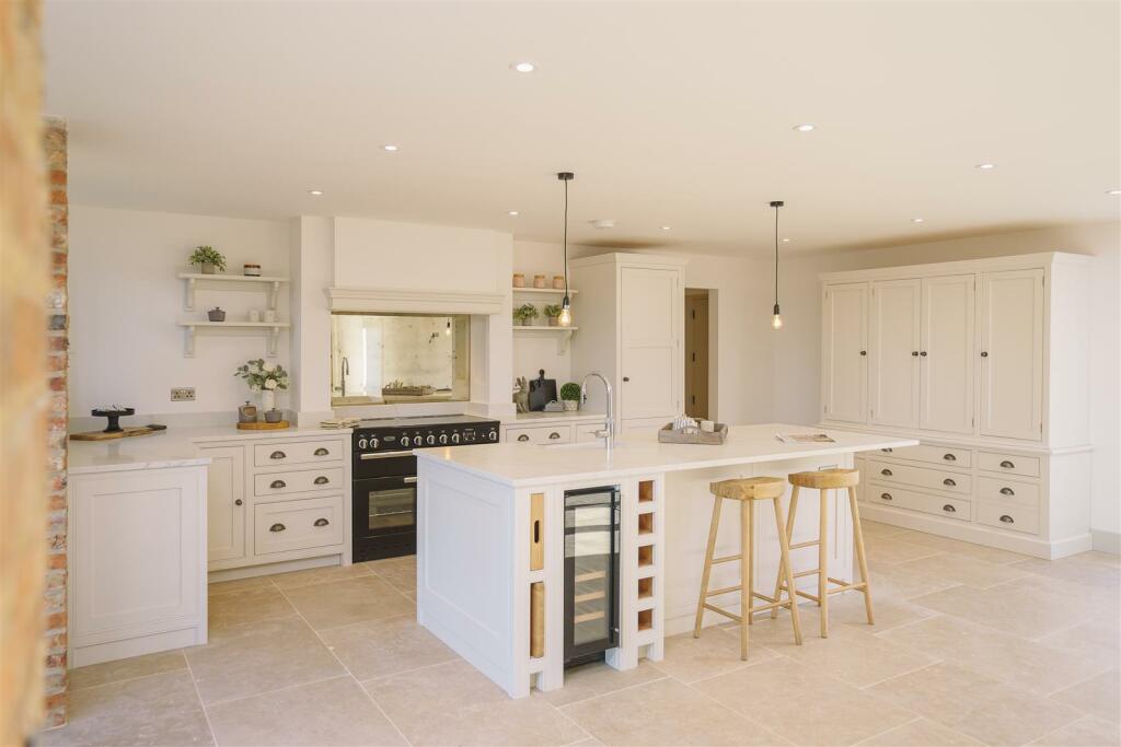 5 bedroom semidetached house for sale in Burbank Barn, Beals Lane