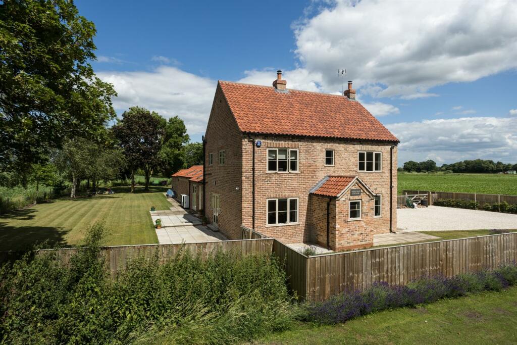 5 bedroom house for sale in Whinchat Cottage, North Duffield, YO8
