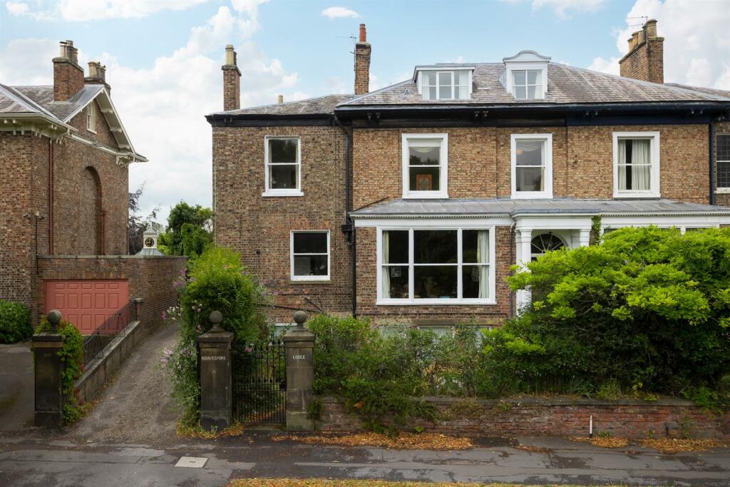8 bedroom house for sale in Knavesmire Lodge & The Coach House