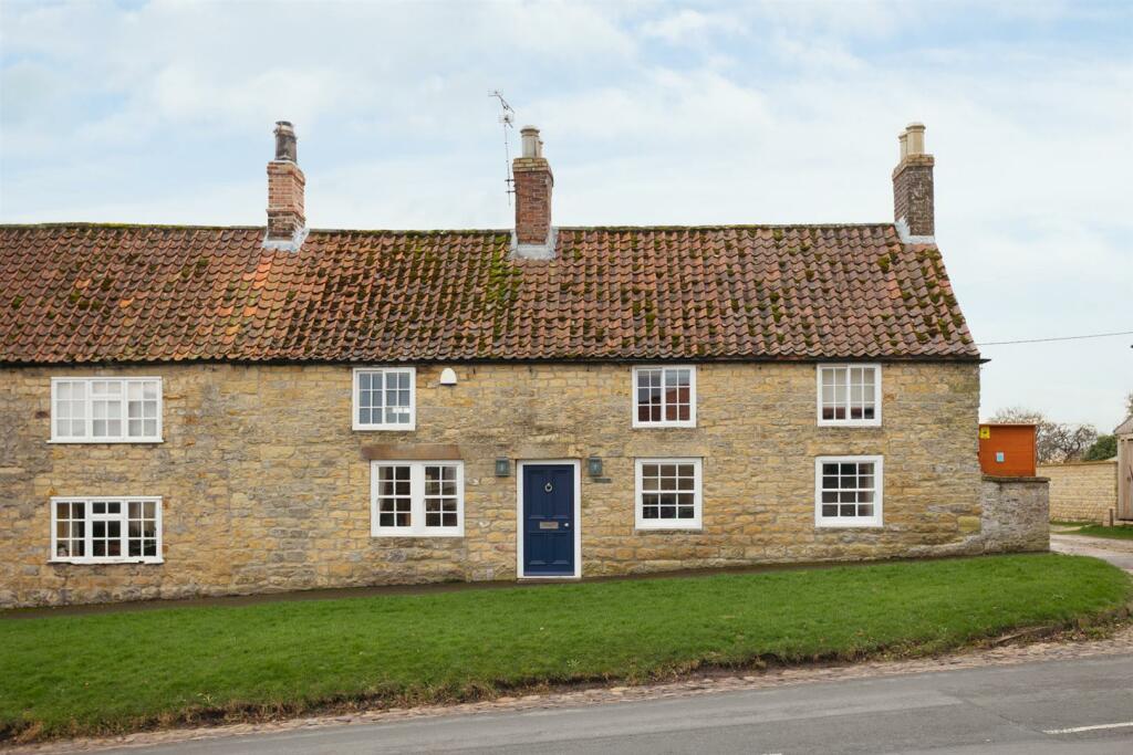 2 bedroom house for sale in Saddlers, Coxwold, York, YO61