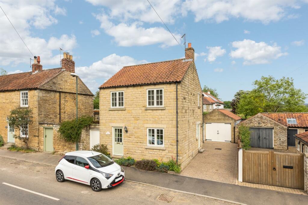 3 bedroom house for sale in Appletree Cottage, Welburn, York, YO60