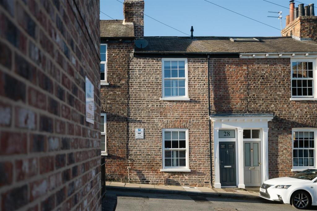 Main image of property: 28 Buckingham Street, York