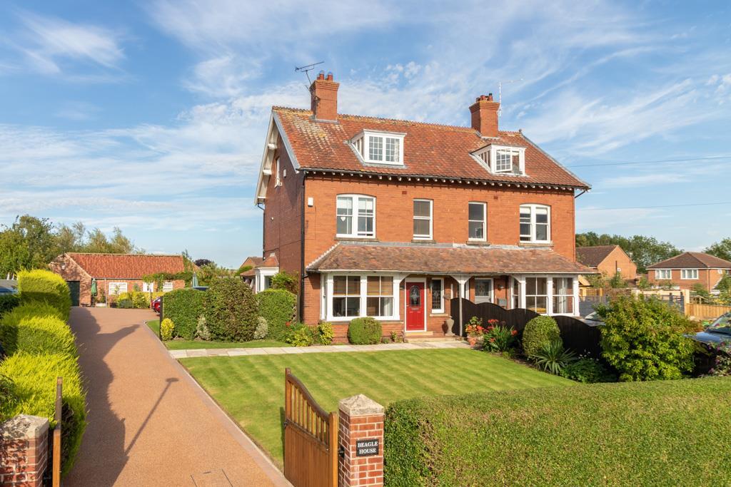 6 bedroom detached house for sale in Beagle House, West Lund Lane