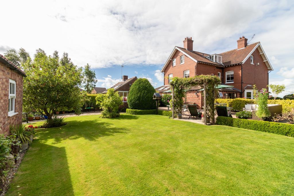 6 bedroom detached house for sale in Beagle House, West Lund Lane