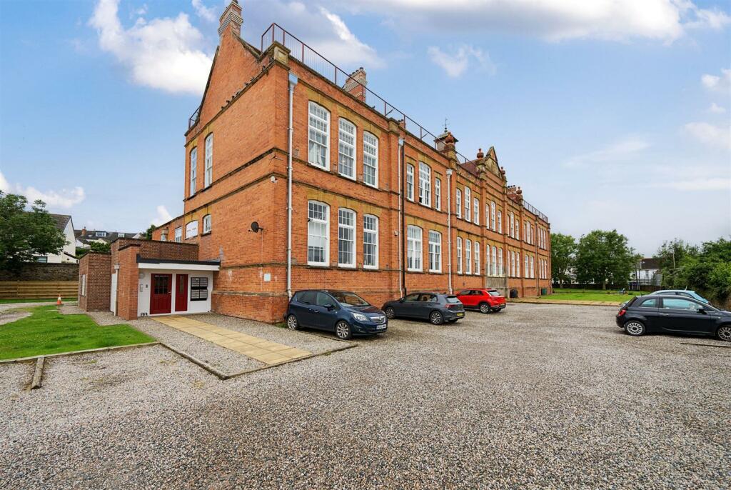 4 bedroom apartment for sale in Geneva Place, Bideford, EX39