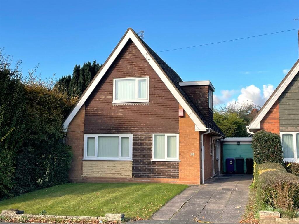 3 bedroom detached house for sale in Castlecroft Road, Castlecroft, WV3