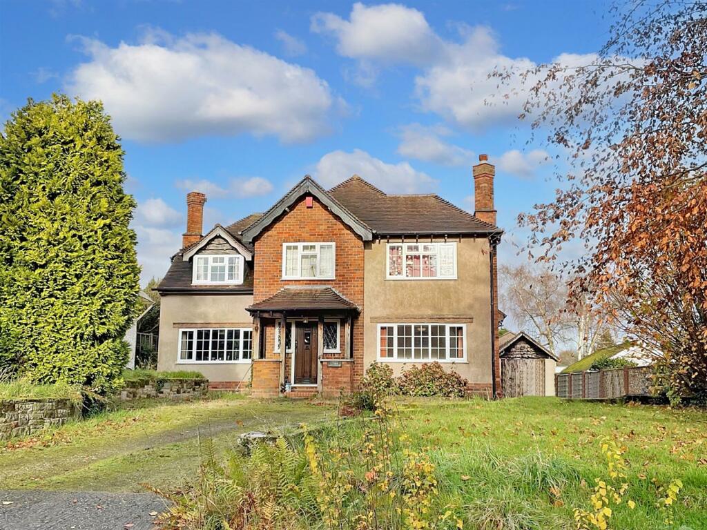 4 bedroom detached house for sale in Showell Lane, Lower Penn, WV4