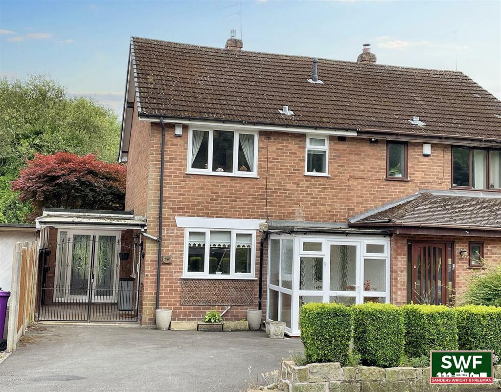 3 bedroom semidetached house for sale in Henwood Road, Compton, WV6