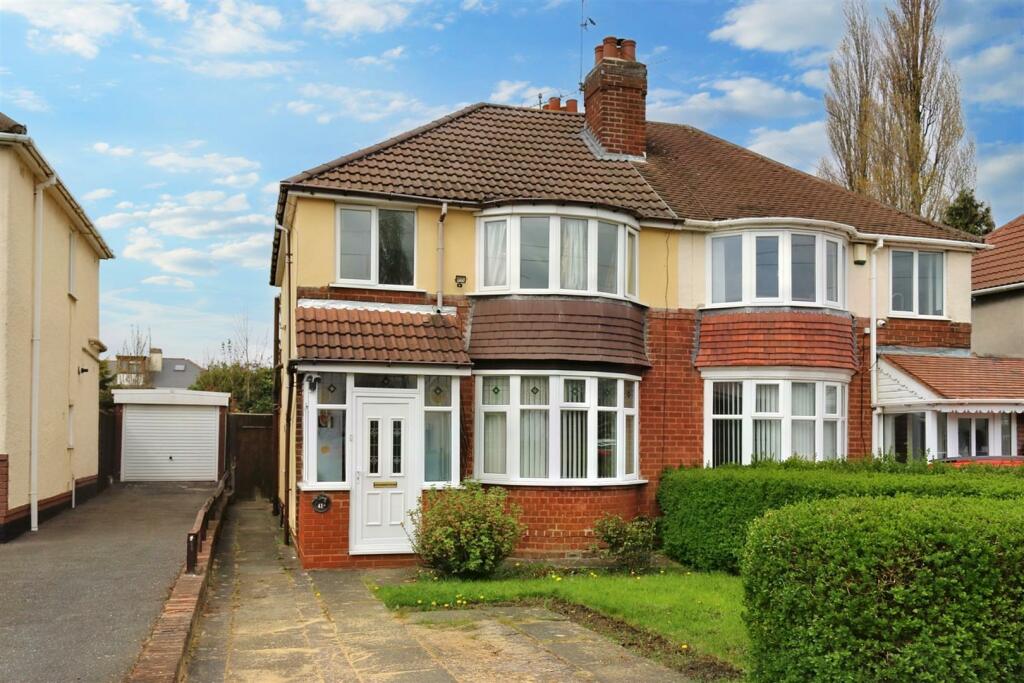 3 bedroom semidetached house for rent in Beechwood Avenue