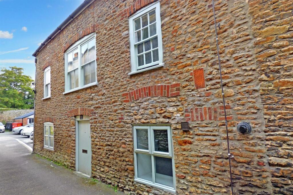 1 bedroom apartment for sale in High Street, Wincanton, BA9