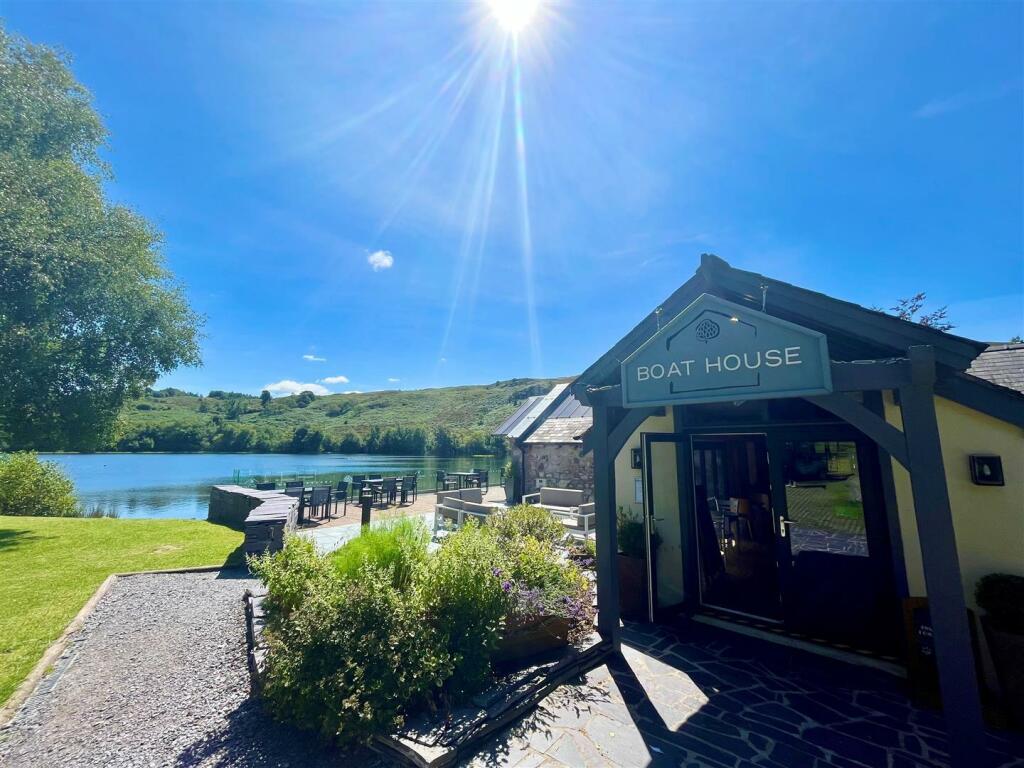 2 bedroom property for sale in Llanrug, Caernarfon, LL55