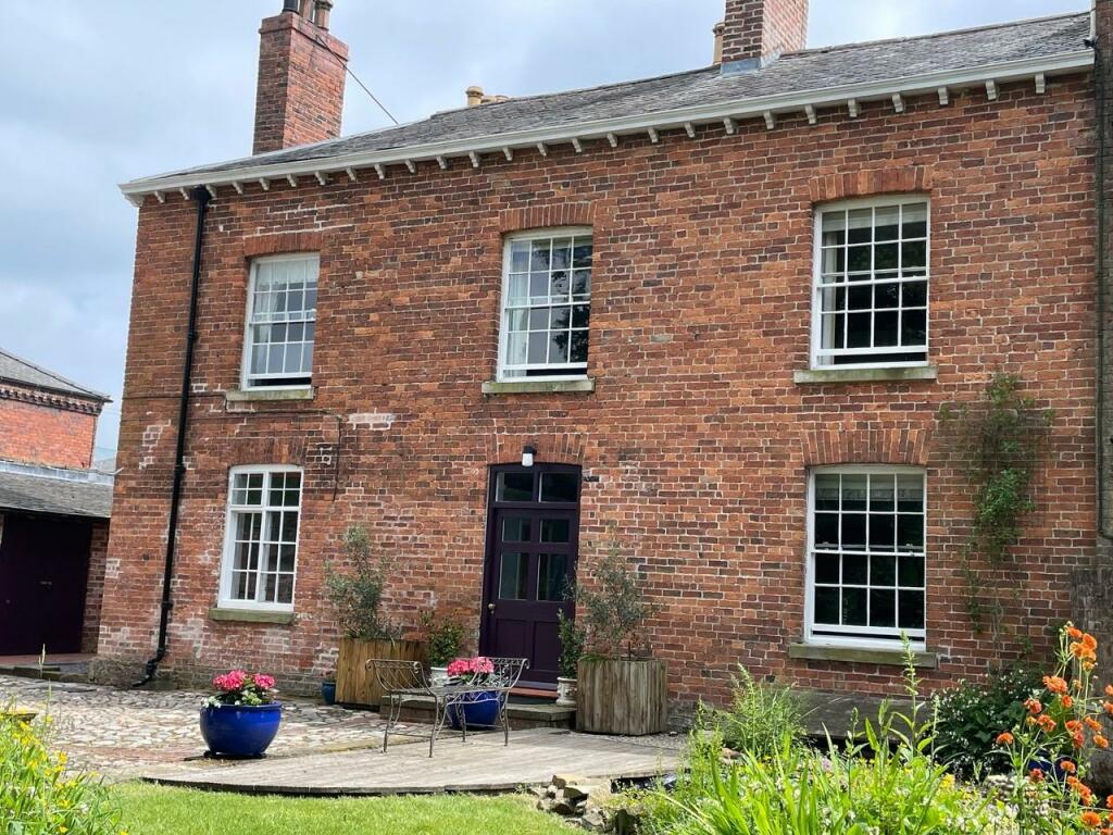 4 bedroom character property for sale in Black Park, Chirk, Wrexham, LL14