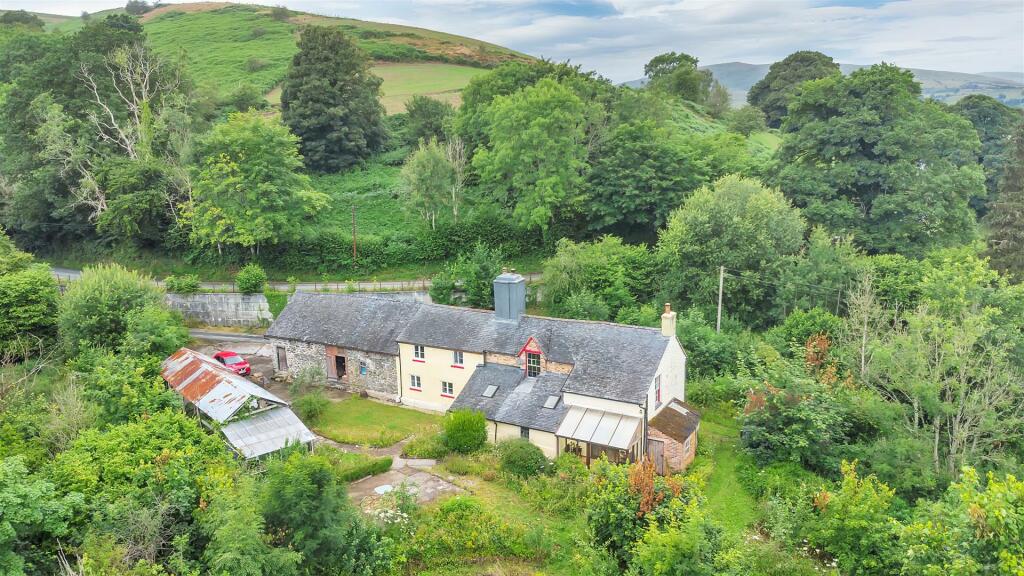 4 bedroom detached house for sale in Pen-Y-Garnedd, Llanrhaeadr Ym ...