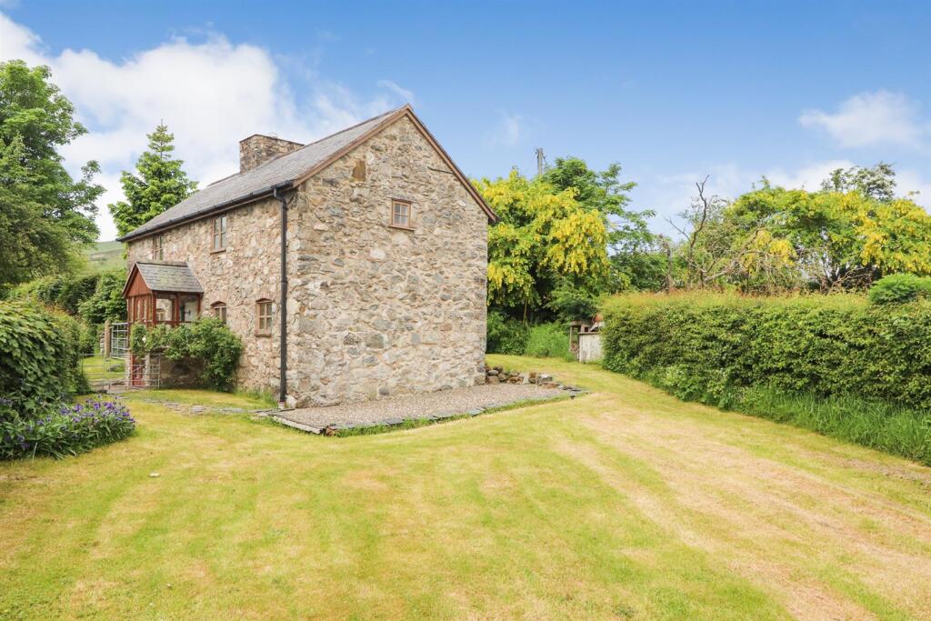Main image of property: Cefn Coch, Llanrhaeadr Ym Mochnant