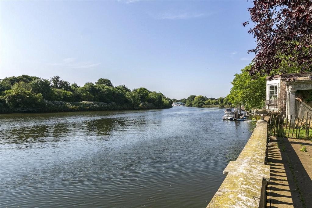 2 bedroom apartment for sale in Thames Eyot, Cross Deep, Twickenham, TW1