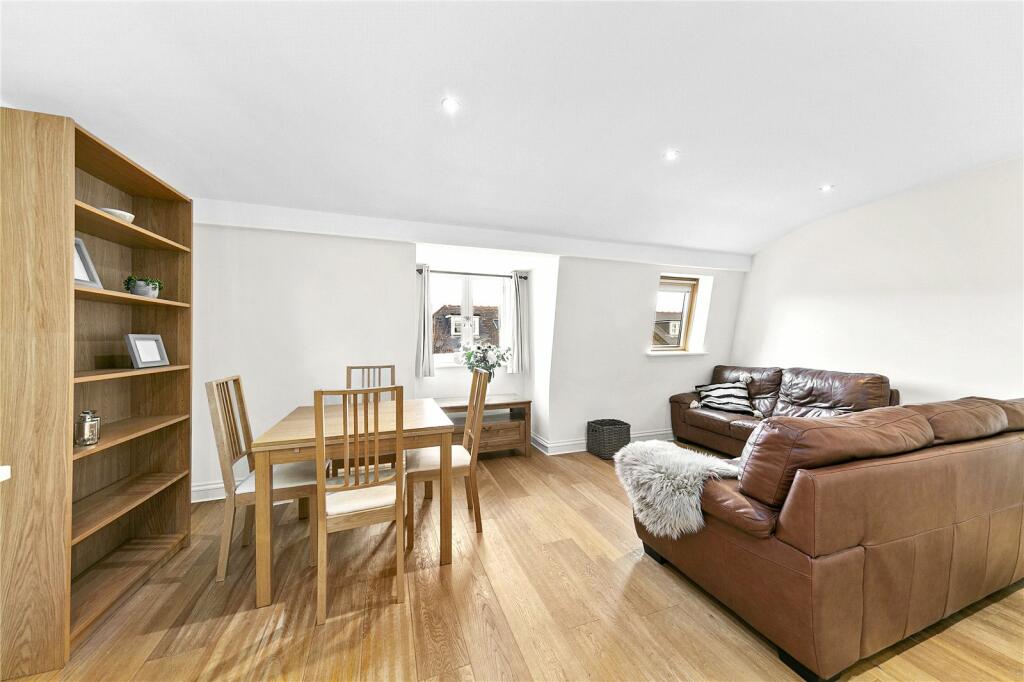 1 bedroom apartment for sale in Claremont Road, St Margarets, TW1