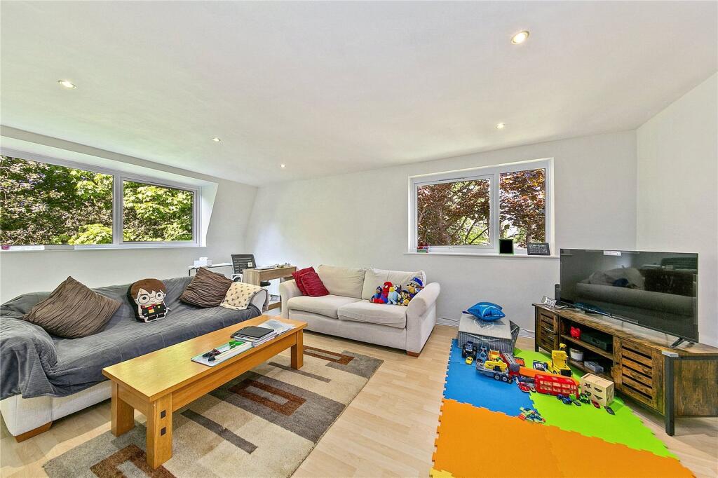 Main image of property: Farrer Court, Cambridge Park, East Twickenham, TW1