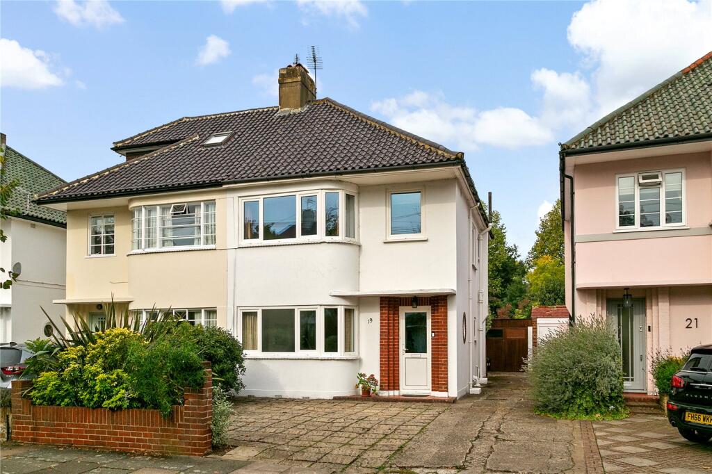 Main image of property: Park House Gardens, East Twickenham, TW1