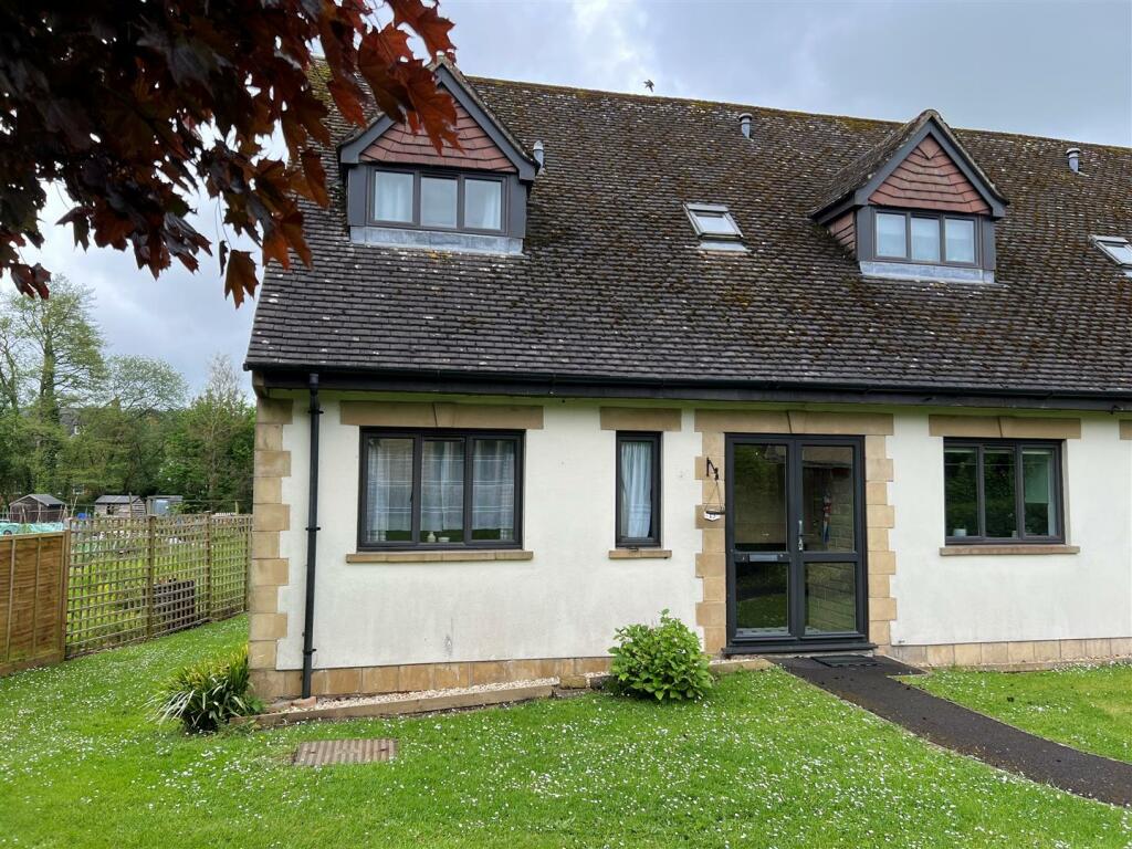 2 bedroom end of terrace house for sale in King Edmund Court