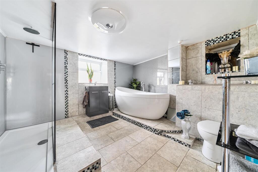 Main image of property: Peacemarsh, Gillingham