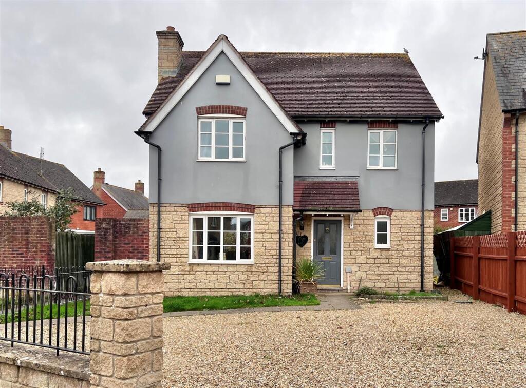 4 bedroom detached house