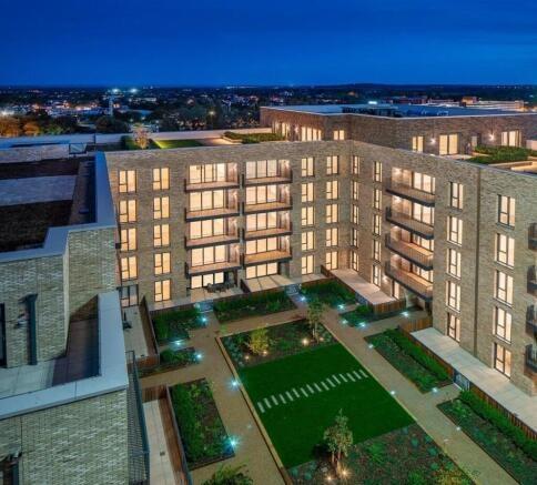 Main image of property: 122 High Street, Staines-Upon-Thames, TW18