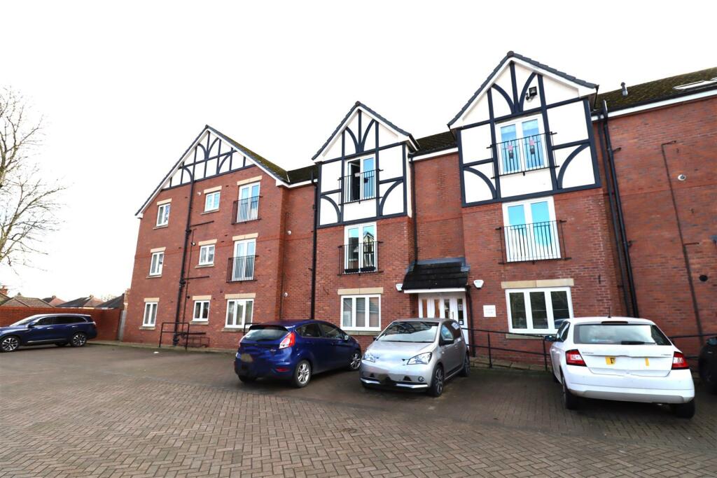 2 bedroom apartment for sale in Springfield Drive, Wistaston, Crewe, CW2