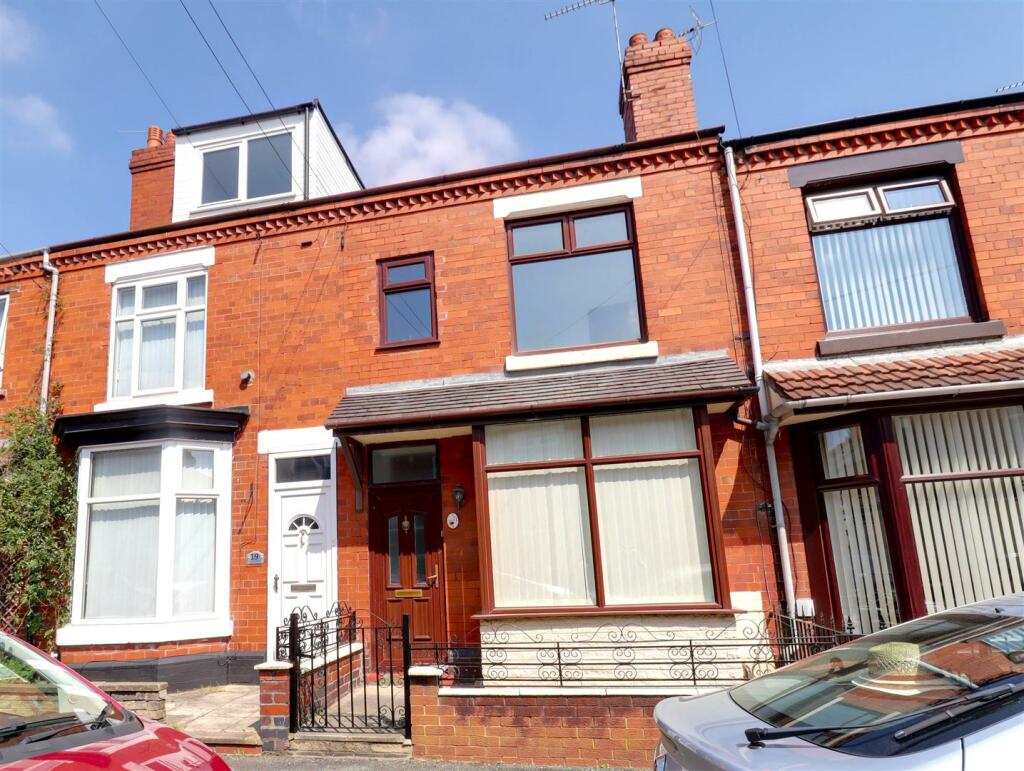 3 bedroom terraced house for sale in Swinnerton Street, Crewe, CW2