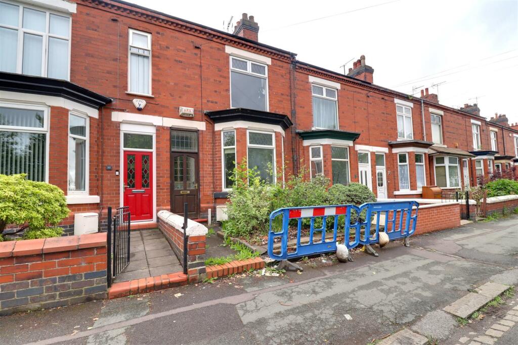 3 bedroom terraced house for sale in Gainsborough Road, Crewe, CW2