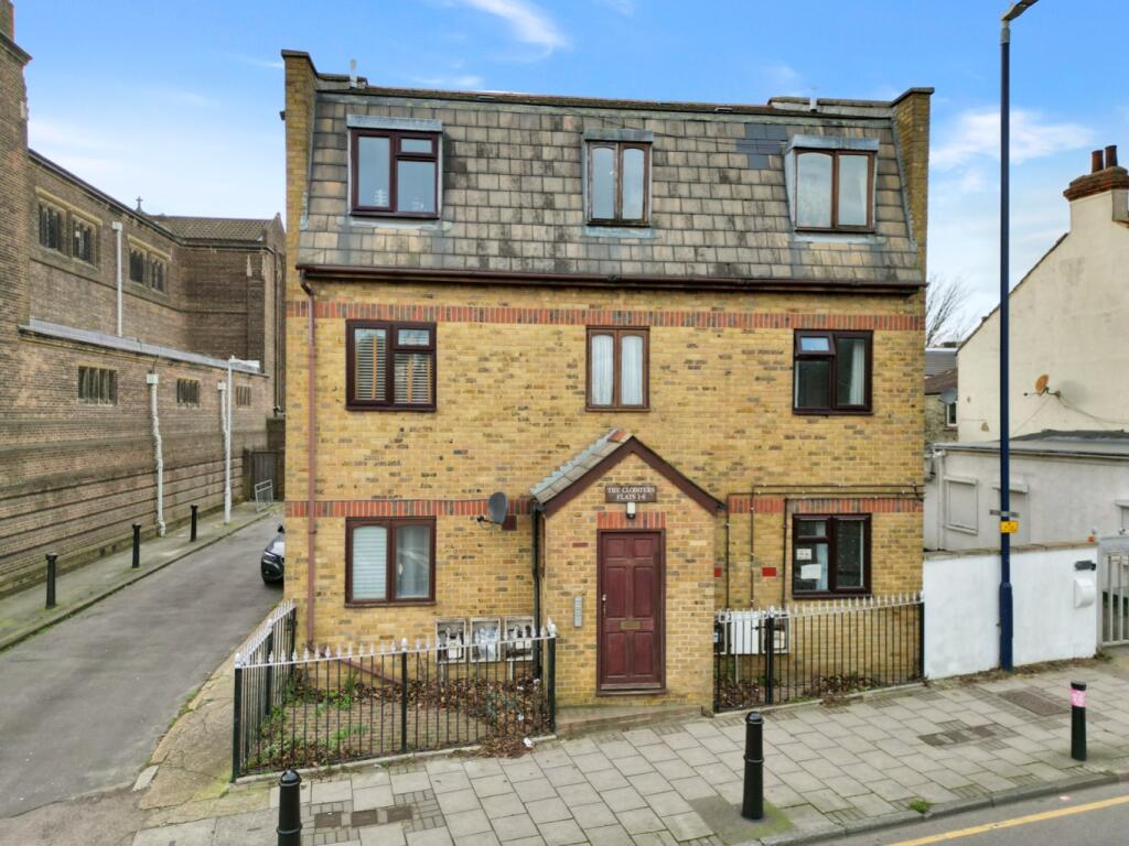 1 bedroom flat for sale in The Hill, Northfleet, Gravesend, Kent, DA11