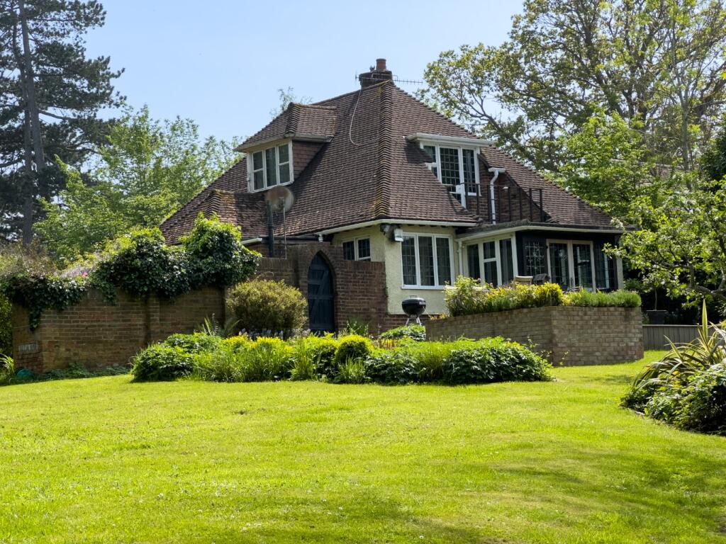 Additional property image - Pear Tree Lane, Shorne, Gravesend, Kent, DA12