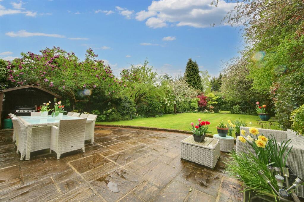 5 bedroom detached house for sale in Loom Lane, Radlett, WD7 8NX, WD7