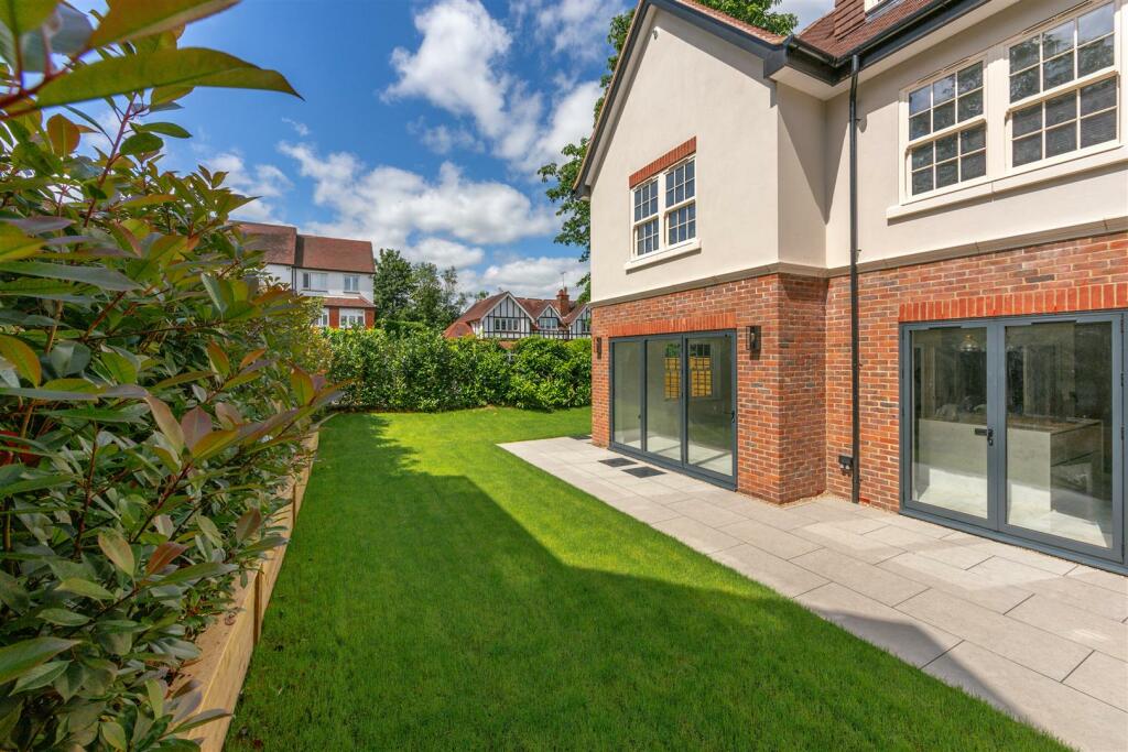 5 bedroom semidetached house for sale in Christchurch Crescent, Radlett, WD7
