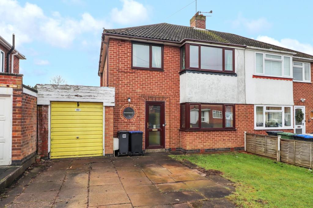 3 bedroom semidetached house for sale in Stirling Avenue, New