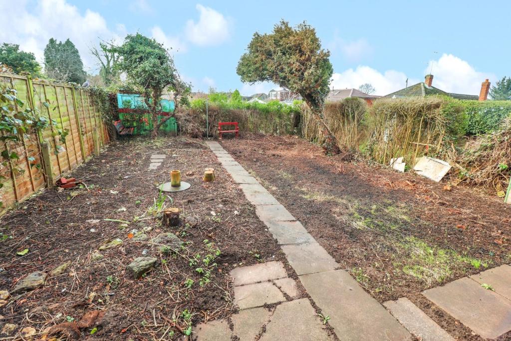 3 bedroom semidetached house for sale in Stirling Avenue, New