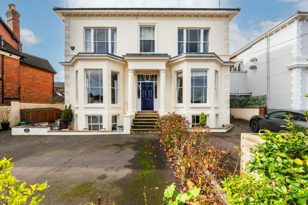 4 bedroom town house for sale in Milverton Terrace, Leamington Spa, CV32
