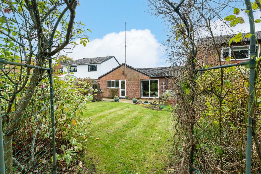 Additional property image - Warren Close, Royal Leamington Spa
