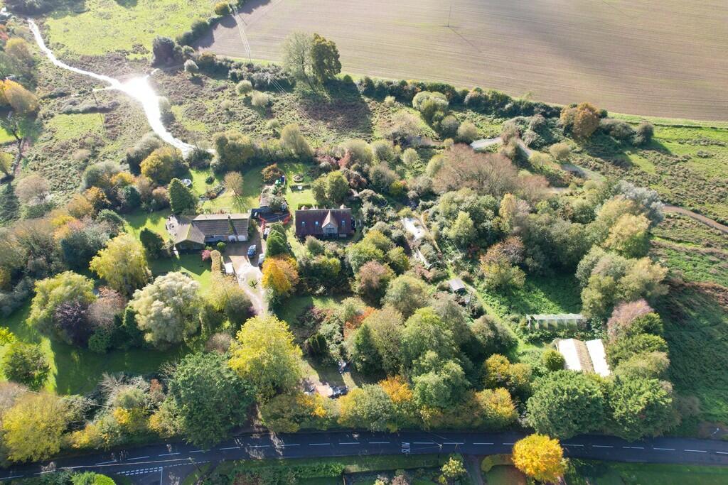 4 bedroom detached house for sale in Alresford Road, Cheriton