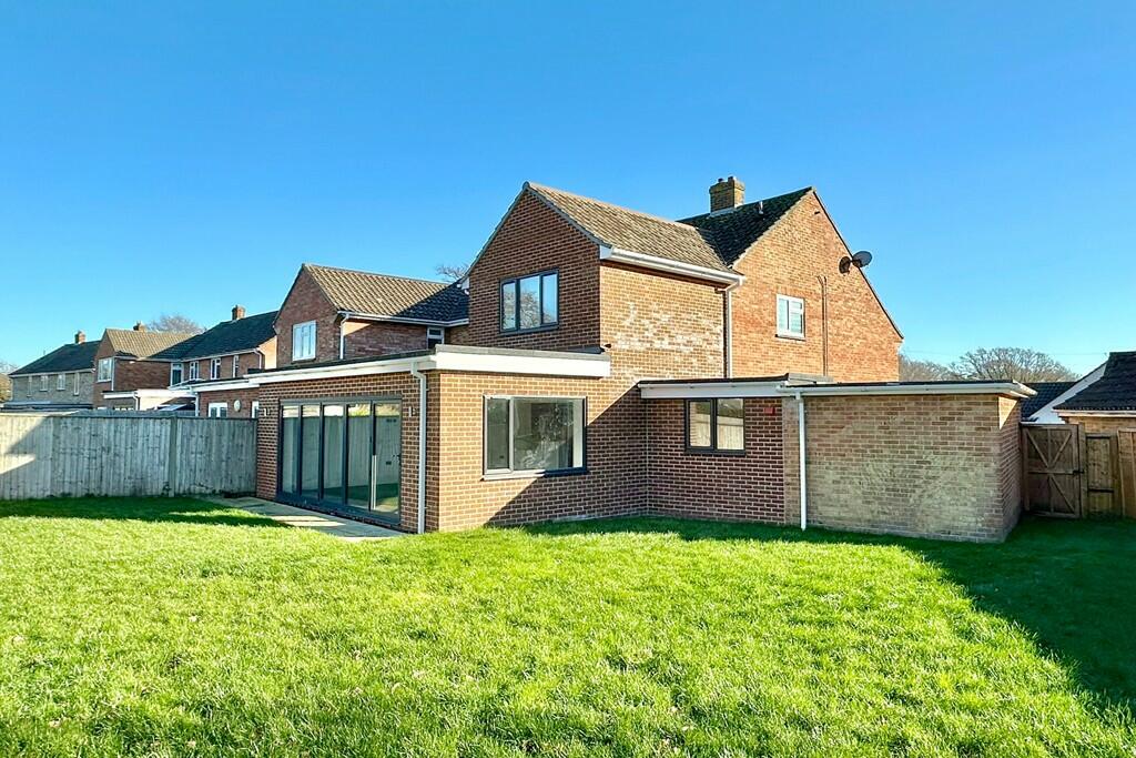 4 bedroom semidetached house for sale in Haglane Copse, Pennington, Lymington, Hampshire, SO41