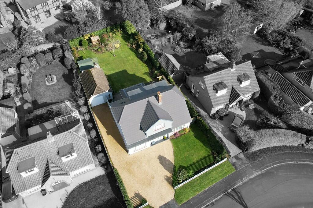 4 bedroom detached house for sale in Bitterne Way, Lymington, Hampshire