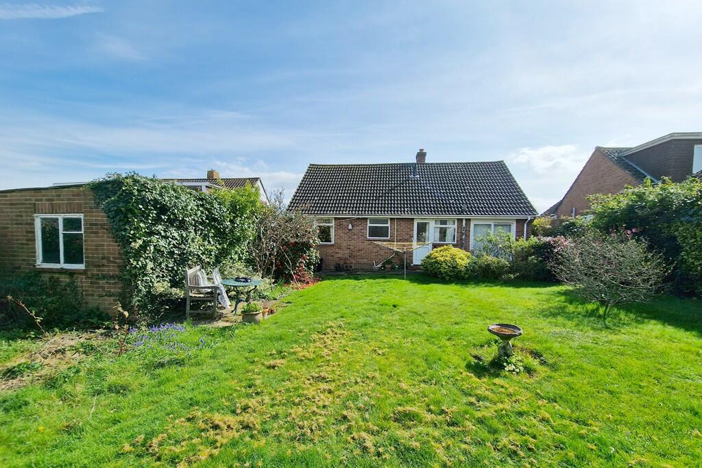 3 bedroom detached bungalow for sale in Bitterne Way, Lymington