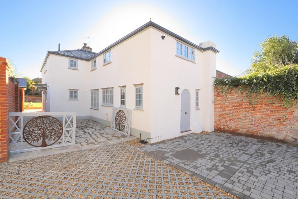 3 bedroom detached house for sale in Cannon Street, Lymington