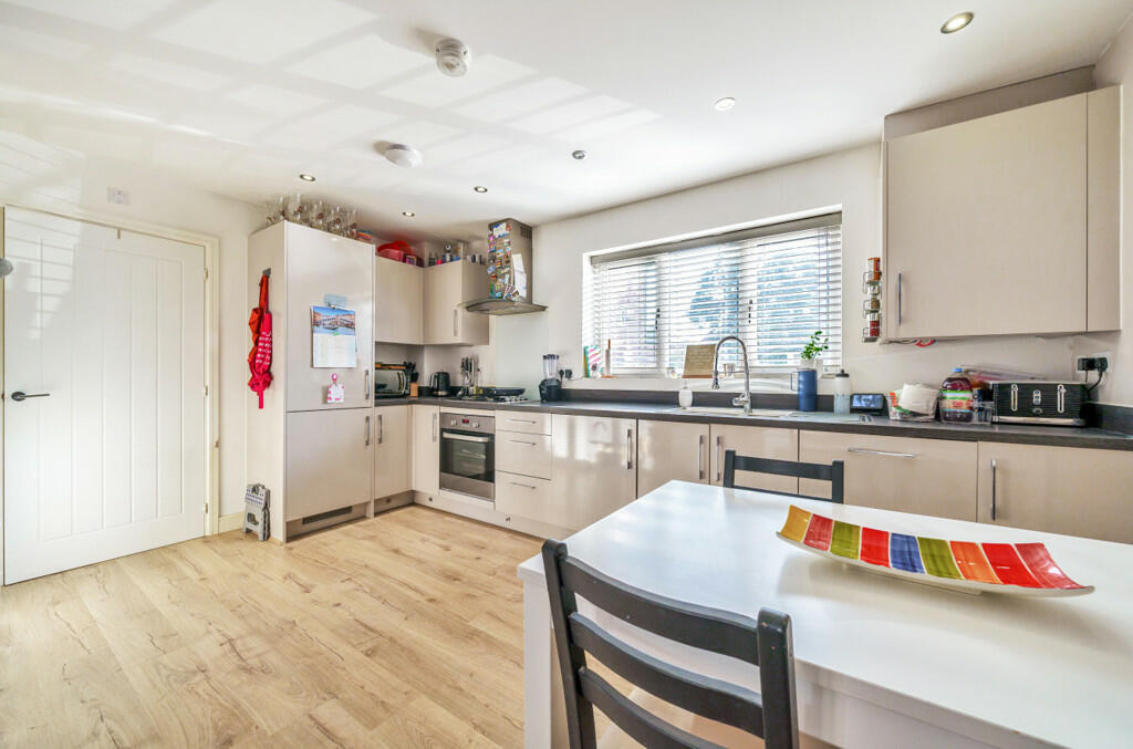 2 bedroom apartment for sale in Fullbrook Avenue, Spencers Wood