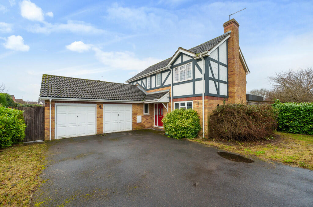 4 bedroom detached house for sale in Strand Way, Lower Earley, Reading, RG6