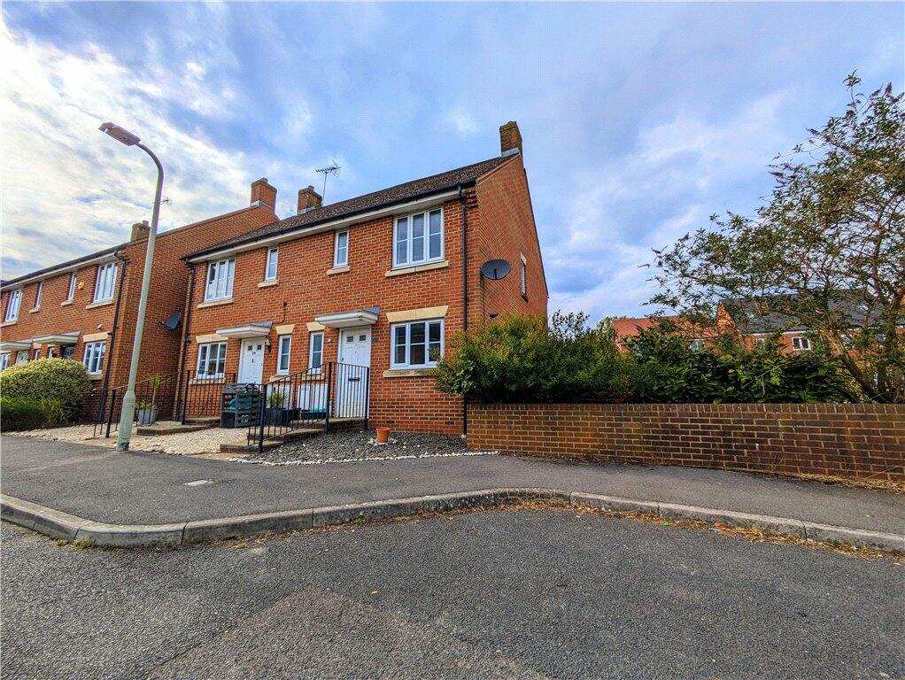 2 bedroom semidetached house for sale in Gloucester Avenue, Shinfield